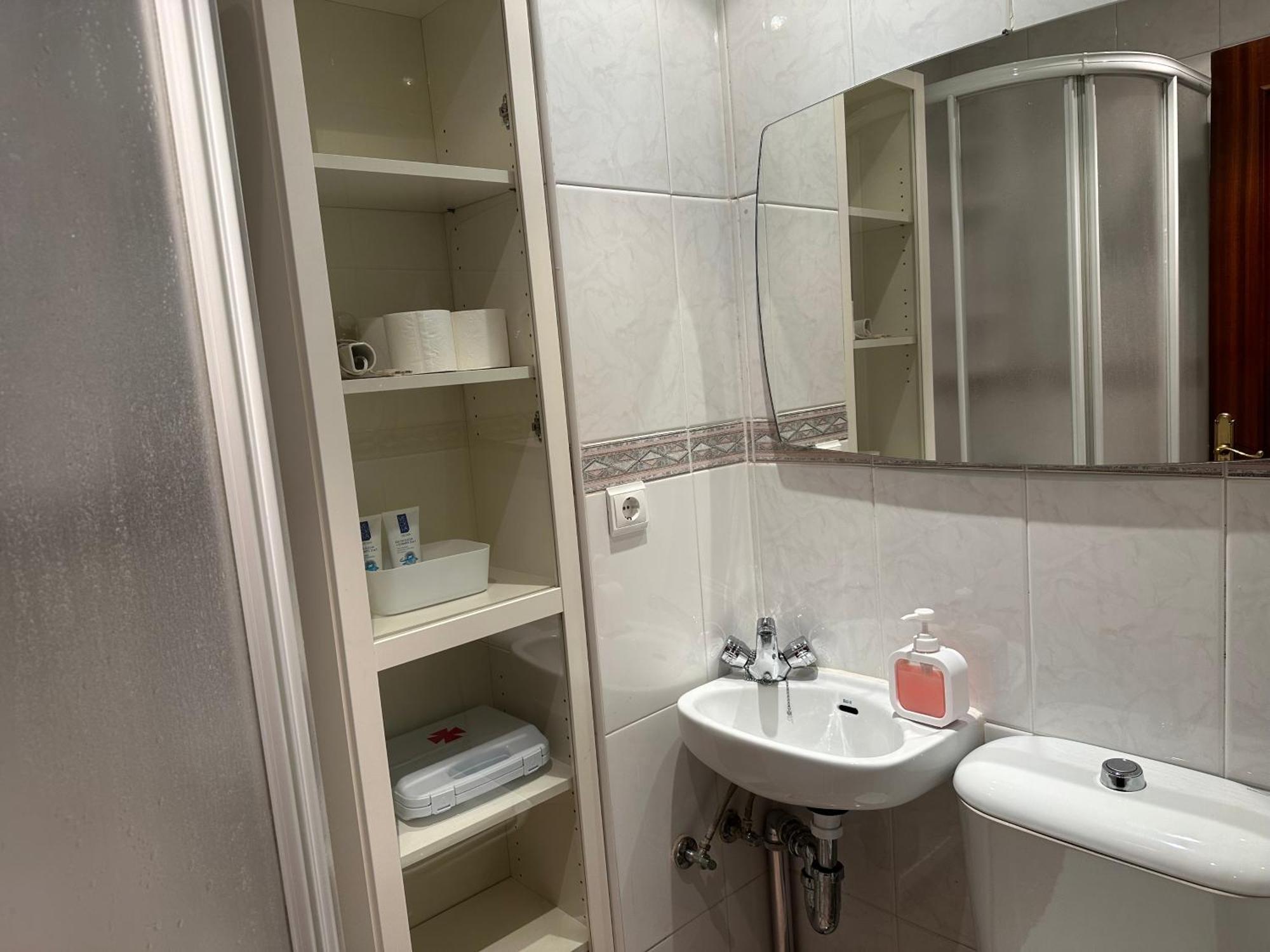 Apartamento Amplio Y Luminoso En El Centro De Granada